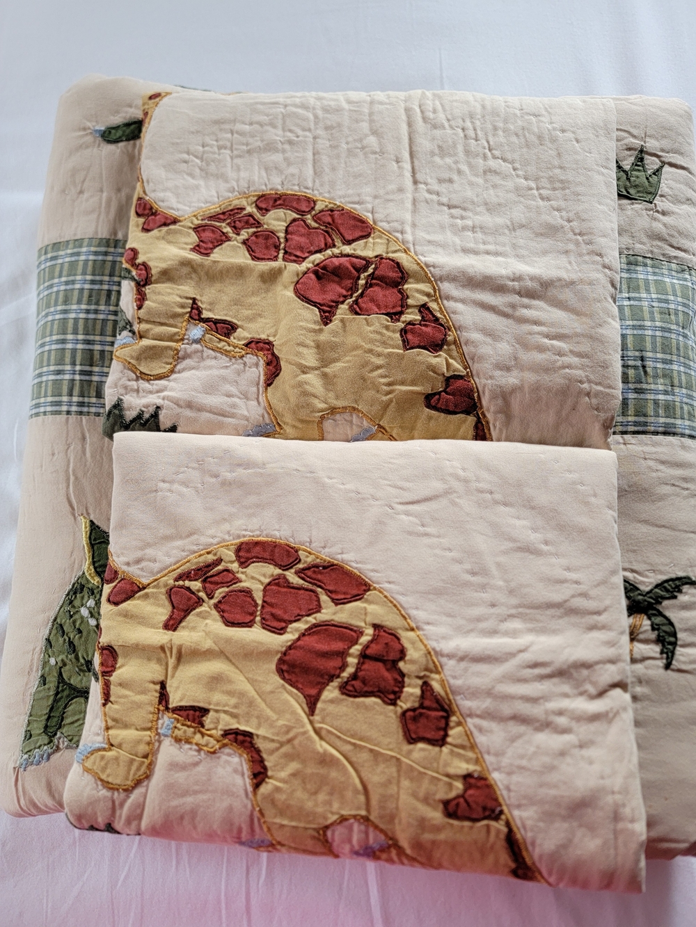 Giraffe Applique Cream Quilt - Soft Home Bedding